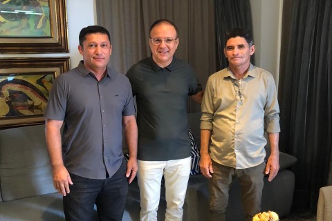 O deputado Roberio Monteiro recebeu hoje, em seu gabinete, duas grandes lideranças de Itapiúna