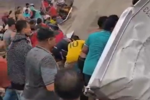 CAMINHÃO CAPOTA NA BR-116,